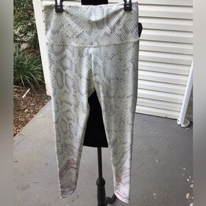 Onzie Athletic High Rise Midi Legginga Women Size S/M